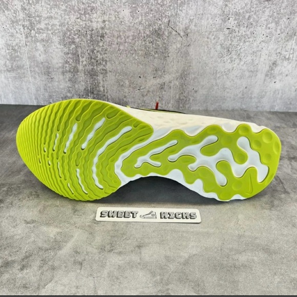 Nike React Infinity Run Flyknit A.I.R. Running Shoes - Picture 10 of 10